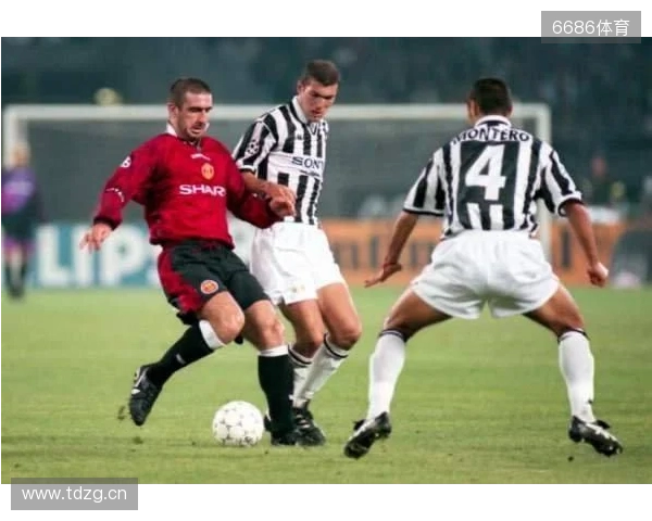 曼晚:阿马德可胜任右翼卫位置,但曼联需再引进一名左翼卫